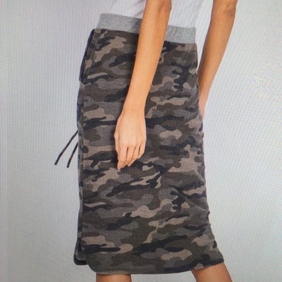 NEW Camouflage Skirt with pockets - Picture 2 of 5